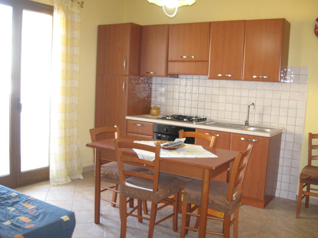 Rosy'S Apartments Trappeto  Rum bild